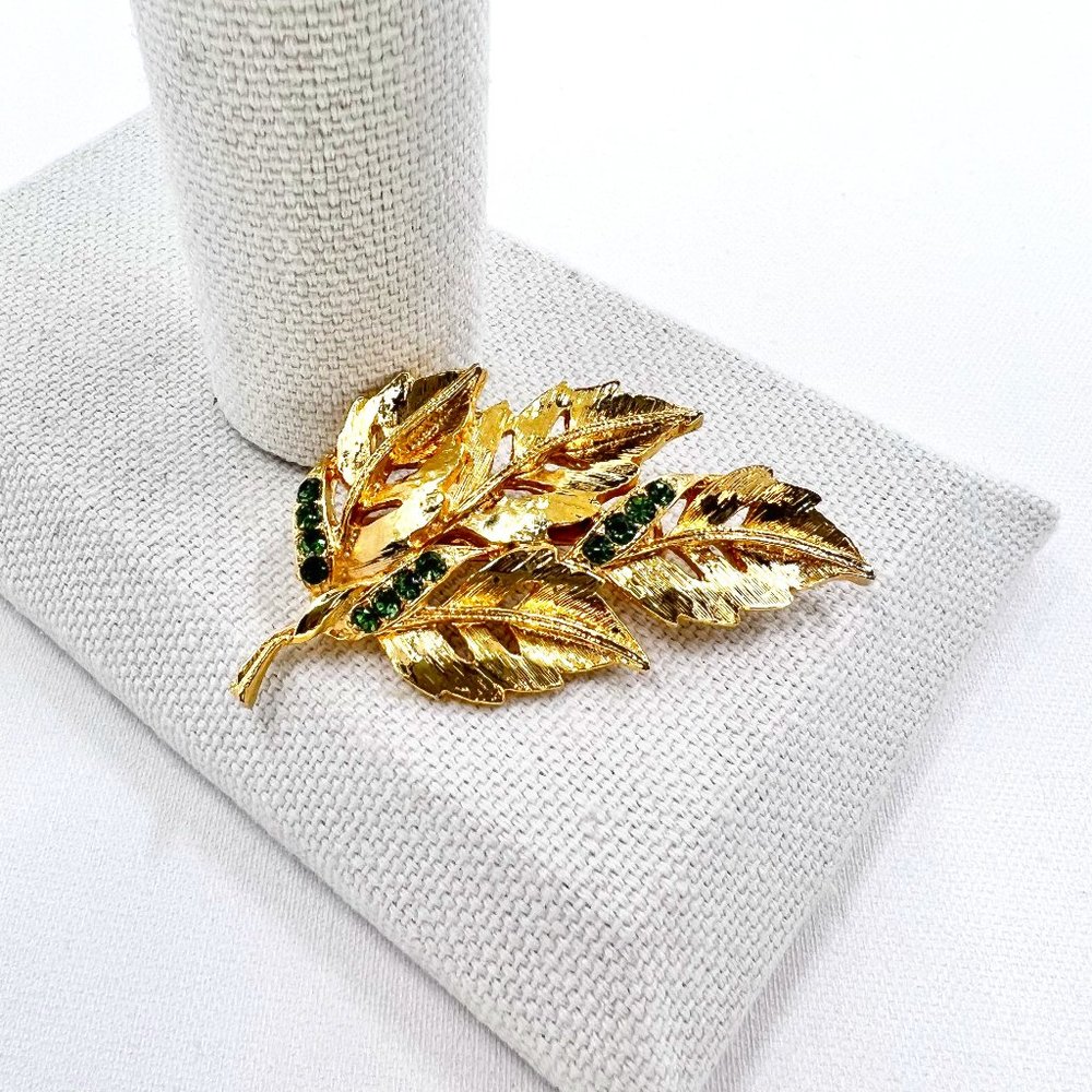 Green Jeweled Textured Four Leaf Shiny Gold Tone Brooch Pin